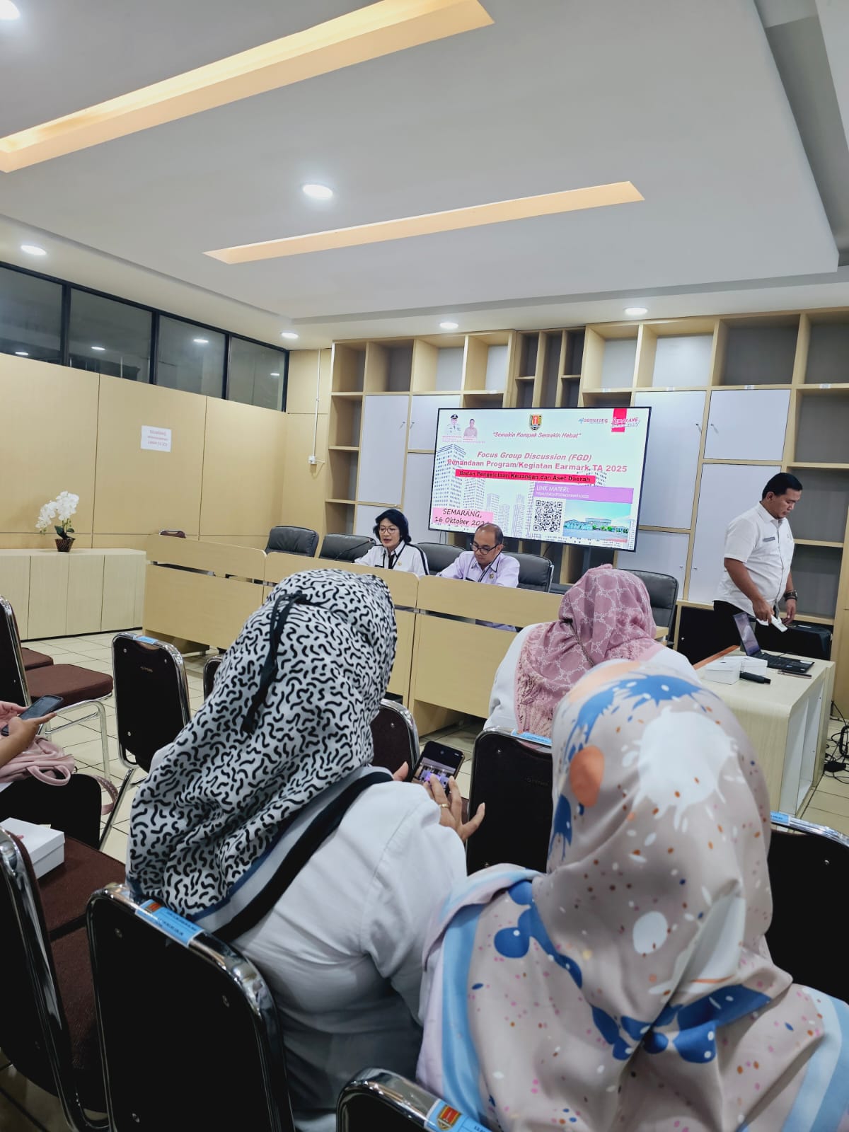 DISKOMINFO Kota Semarang Hadiri FGD Penandaan Program/Kegiatan Earmark TA 2025 di Ruang Rapat BPKAD